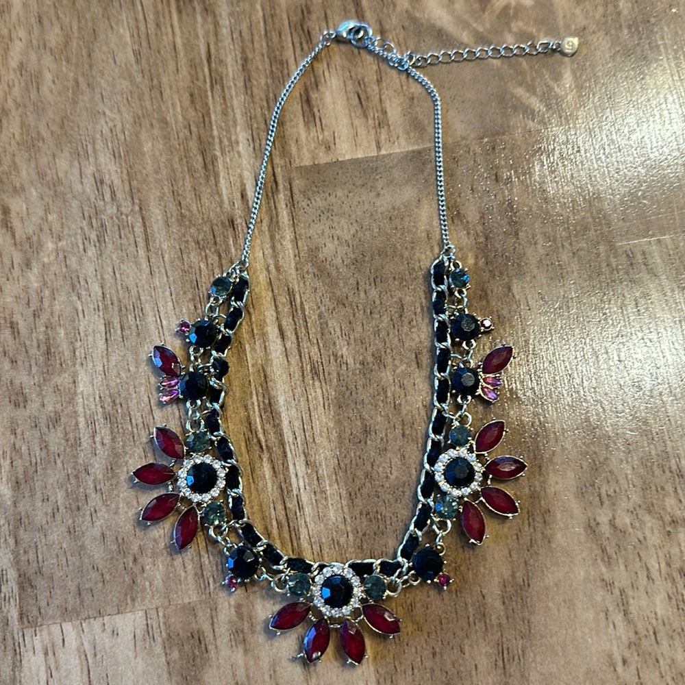 Gold tone necklace with onyx and red stones